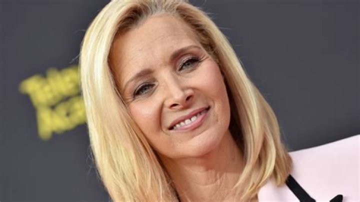 Friends star Lisa Kudrow returns to social media to share glimpse inside jaw-dropping home amid major news