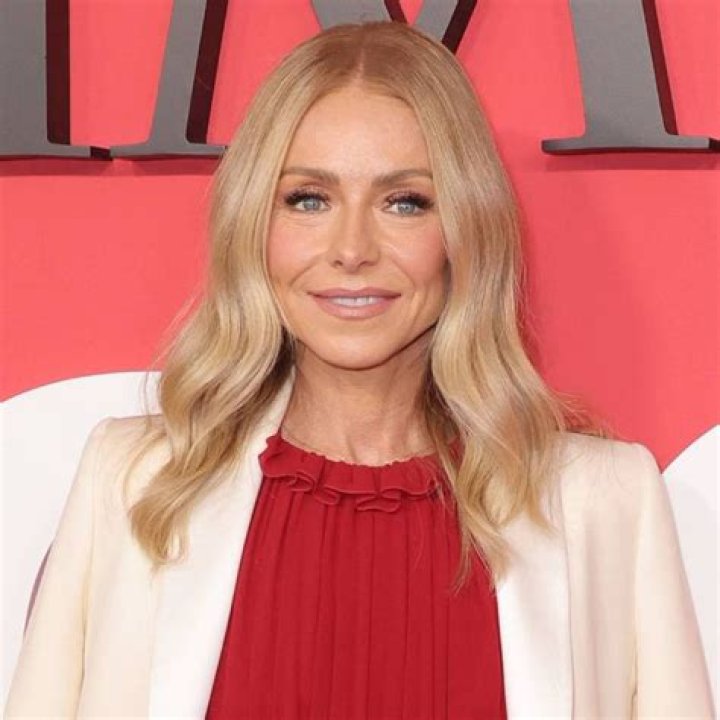 Kelly Ripa sparks reaction with beach photo during day out with Ryan Seacrest
