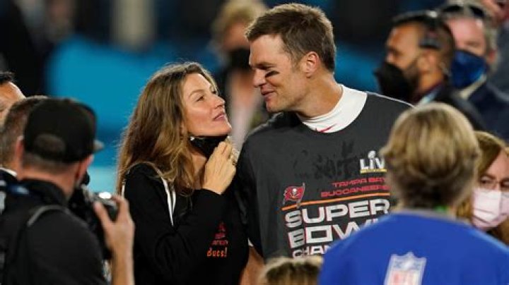 Tom Brady follows Gisele Bündchen's lead with biggest divorce hint yet