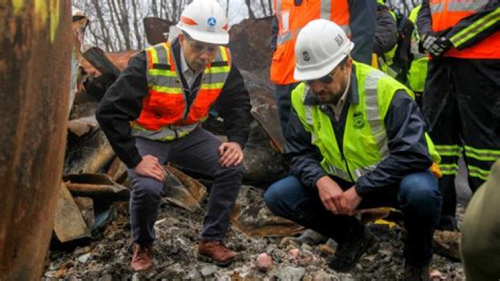 Train crew had little warning before Ohio wreck, probe finds